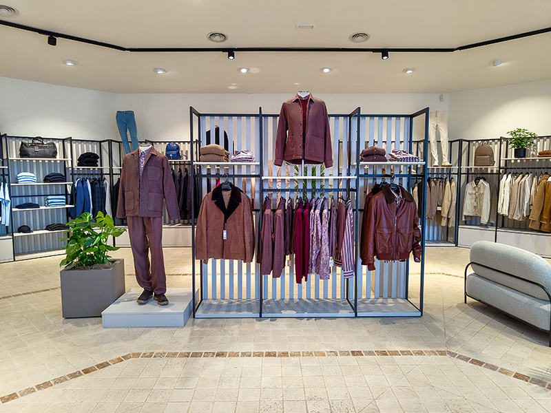 mobili negozio abbigliamento su misura ticino
